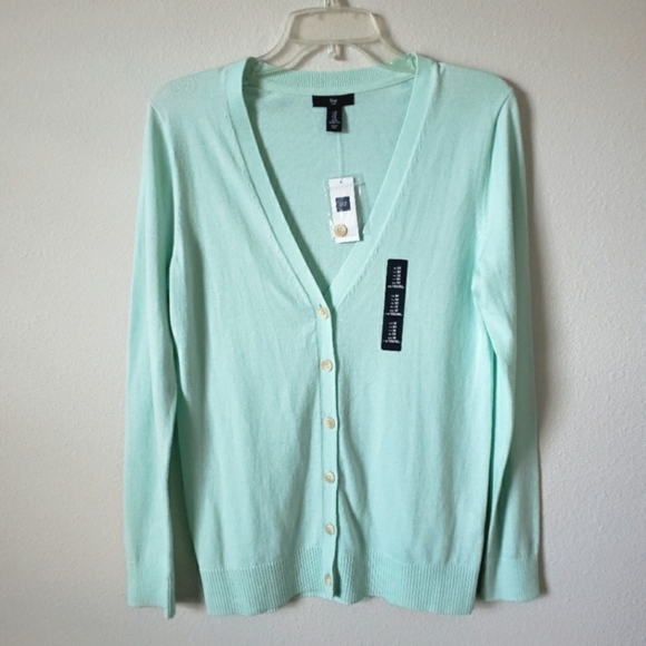 GAP Sweaters - NWT GAP Women's Cardigan size M